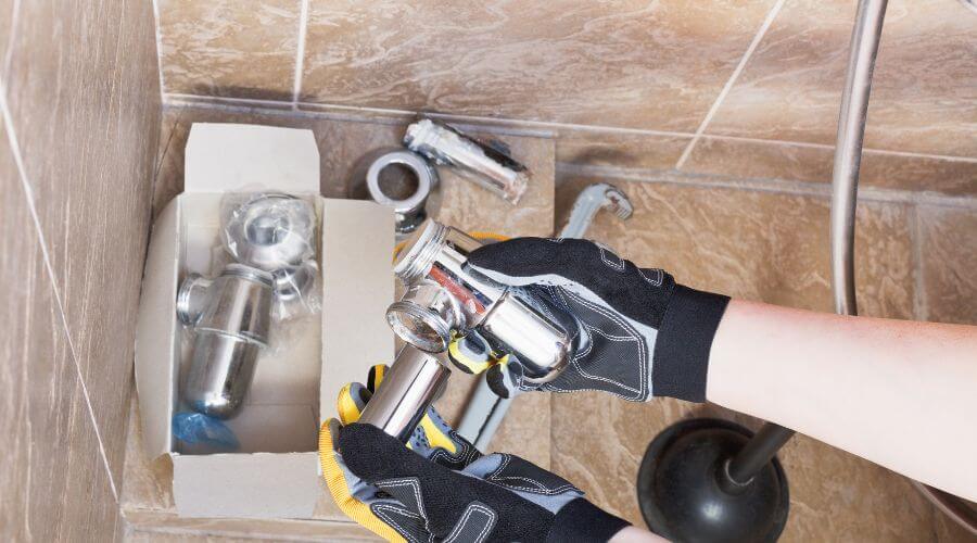 Professional gutter cleaning in Bessie, OK